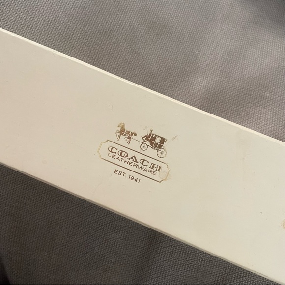 Coach Poppy Patent Leather Watch - Picture 5 of 9